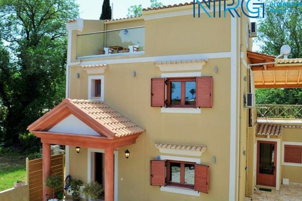 House for sale 160 m² with land 130 m²