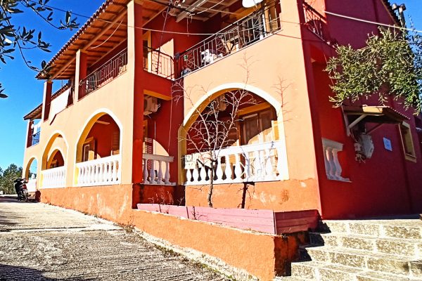 6 apartments House for 270 m² with land 4,580 m²